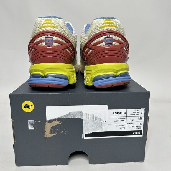 Athletic_Shoes